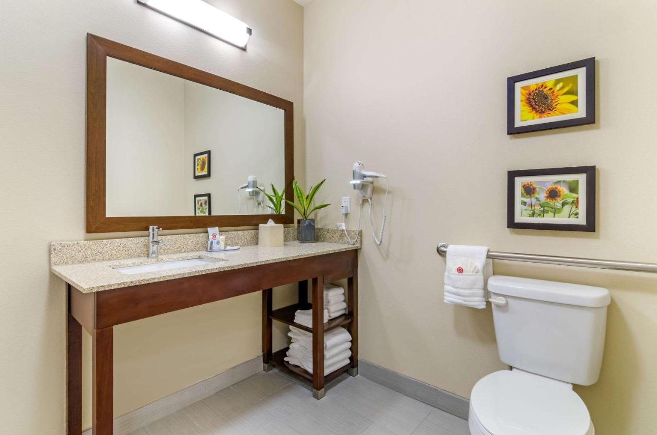 Comfort Inn & Suites Salina North Zewnętrze zdjęcie