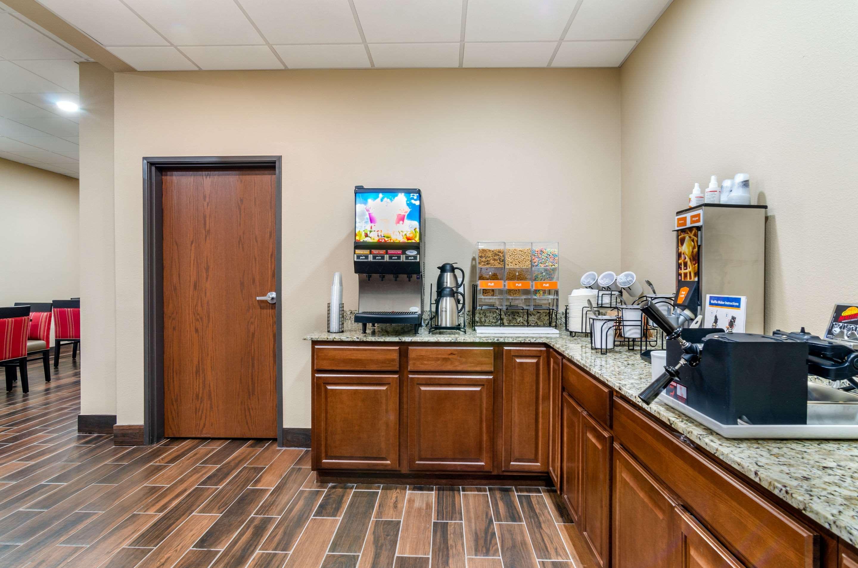 Comfort Inn & Suites Salina North Zewnętrze zdjęcie